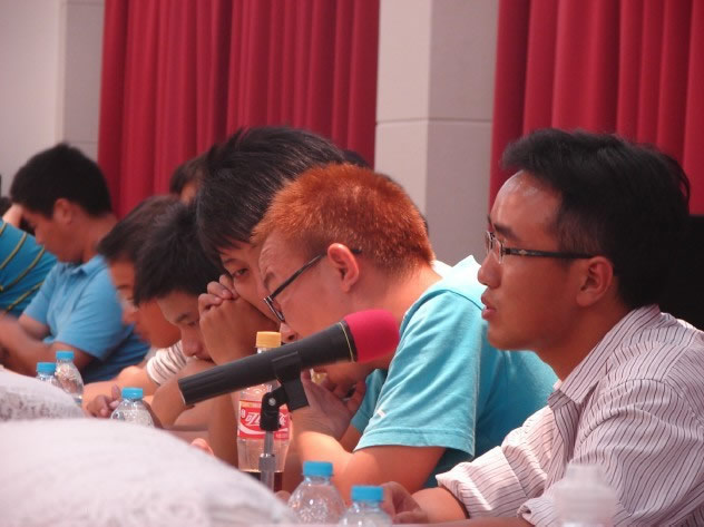 承上啟下，繼往開來--大學(xué)生員工座談會紀(jì)實